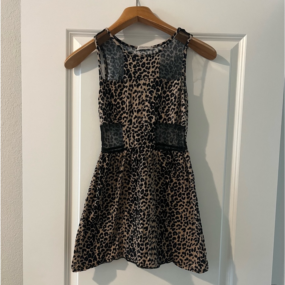 Small dress. Only wore for few times. Size S